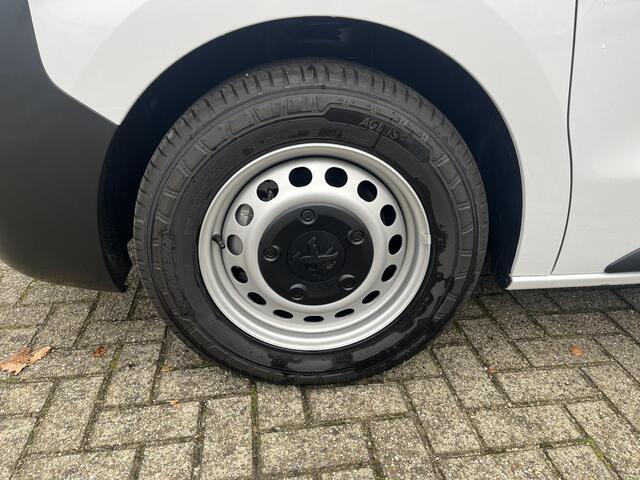 Peugeot e-Expert EV L2 50 kWh 136 pk Automaat / ¤ 19.985,- excl btw / WLTP tot 224km / CCS snelladen / 3 zits / Automaat / Cruise Control / Airco / Zijschuifdeur rechts / Achterdeuren /