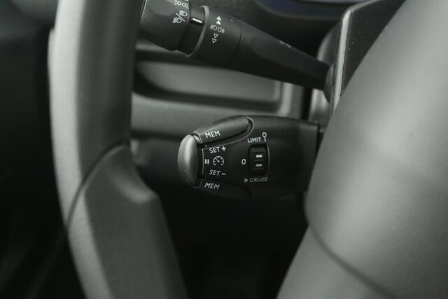 Peugeot e-Expert L2H1 75 kWh | Snelladen | SOH 99% | Airco | 3 Zits | Cruise | Camera | Carplay | Navi