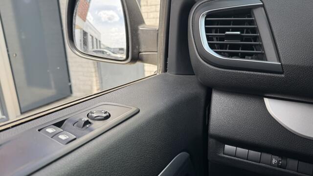 Peugeot e-Expert Traveller Pro 75 kWh 8-Persoons | AppleCarplay