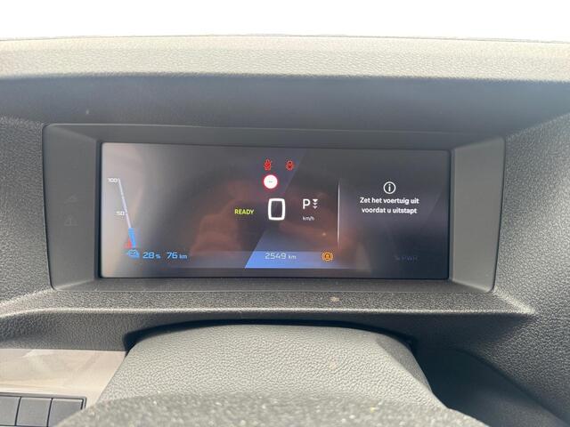 Peugeot e-Expert EV L2 75 kWh | 136pk | Navi | Apple Carplay | Android Auto | Parkeersensoren voor en achter | Achteruitrijcamera | Dode hoek detectie | Mistlampen | Licht- en regensensor | Automatische verlichting | Digital cockpit