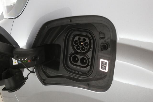 Peugeot e-Expert Long Premium 75 kWh L3H1 | Snelladen | SOH 98% | DC | 6 Zits | Airco | Camera | Cruise | Carplay | 3 Zits | 2xSchuifdeur