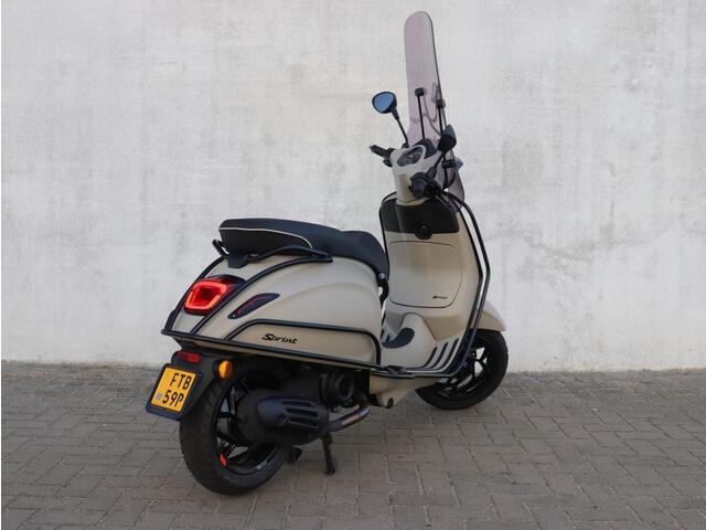 Piaggio Vespa Sprint Sprint 4T Sport | Desert Storm | LED | Zwarte Valbeugels | Full