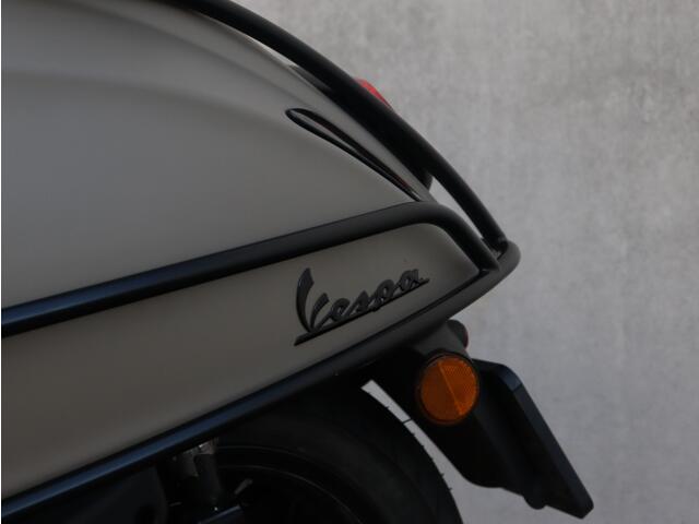 Piaggio Vespa Sprint Sprint 4T Sport | Desert Storm | LED | Zwarte Valbeugels | Full
