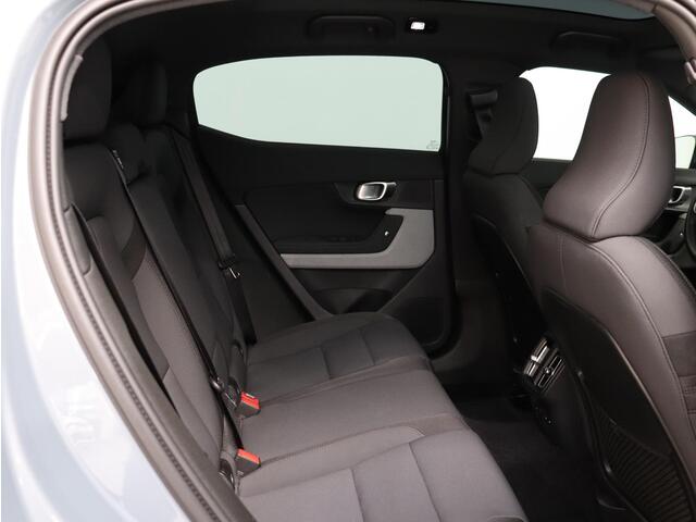 Polestar 2 Long Range Dual Motor Launch Edition 78kWh / Panoramadak / 360 Camera / Adaptive Cruise / Verwarmbare Stoelen + Stuur / elektr. Stoelen / BLIS /