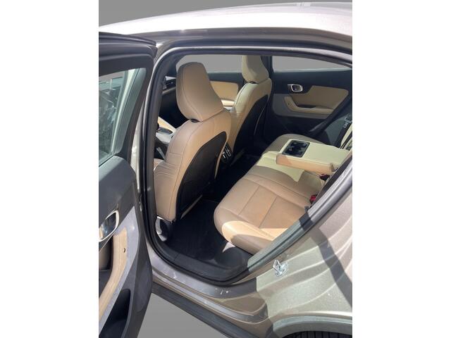 Polestar 2 Long Range Dual Motor Launch Edition 78kWh / Full option! / Trekhaak / Panoramadak / 360Camera / Luxe Leder / Keyless / 20'' / Stuurverwarming / Navigatie / DAB / ACC / Virtual Cockpit
