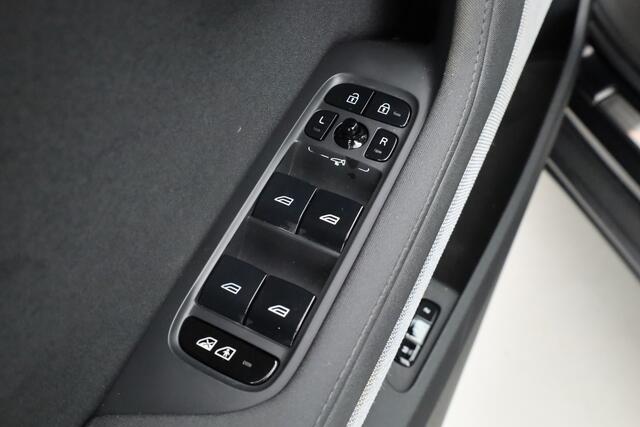 Polestar 2 Long Range Dual Motor Launch Edition 78kWh | SOH 92% | Pano | Elek. Trekhaak | 360cam | H&K Audio | 4x Stoelverw. | Elek. Stoelen | 20''