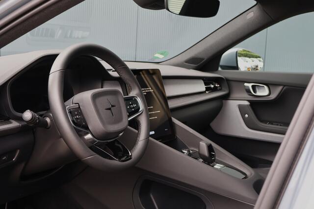 Polestar 2 Long Range Single Motor 78 kWh | 97,3% soh! | Plus Pack | Panodak | Harman Kardon | Warmtepomp | Camera | Stoelverwarming voor / achter | ACC