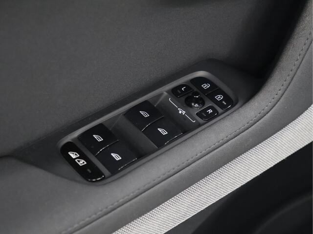 Polestar 2 Long Range Single Motor 78 kWh [TREKHAAK UITKLAPBAAR, APPLE CARPLAY, ANDROID, HARMAN/KARDON, MEMORY SEATS, PANORAMADAK, STUURVERWARMING, STOELVERWARMING V+A, DRAADLOZE LADER, 360 CAMERA, ADAPTIVE CRUISE, NIEUWSTAAT]