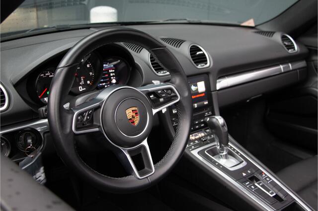 Porsche 718 Boxster 2.0 | 300PK | Porsche Approved 2028 | PPF Neus | Stoelverwarming | Cruise Control |Dealer OH | Stuurverwarming | Dab+ | Carrera 20" | ¤ 110.613 N.P | Garagedeuropener | AppleCarplay | PDC.