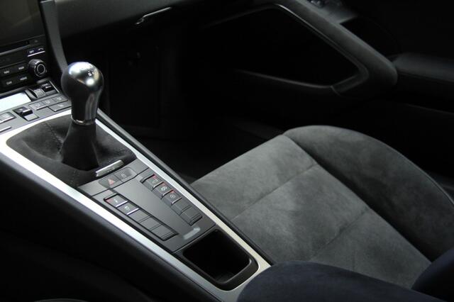 Porsche 718 4.0 GTS / Handgeschakeld / 1e lak / Nieuwstaat / Approved
