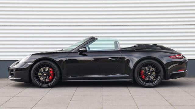Porsche 911 Cabrio 3.0 Carrera GTS | BOSE Sound | Sportuitlaat | Achteruitrijcamera | GTS Interieurpakket karmijnrood
