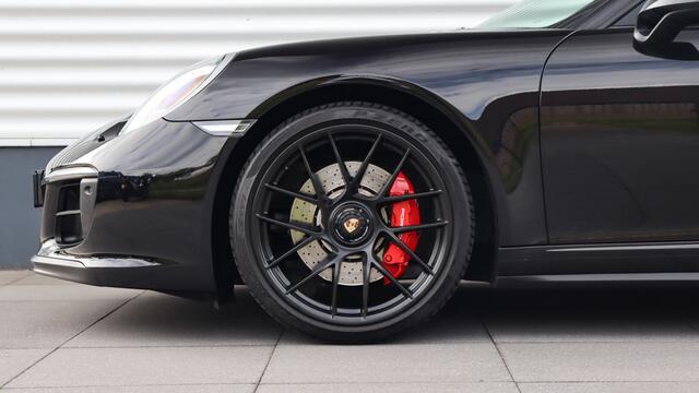 Porsche 911 Cabrio 3.0 Carrera GTS | BOSE Sound | Sportuitlaat | Achteruitrijcamera | GTS Interieurpakket karmijnrood