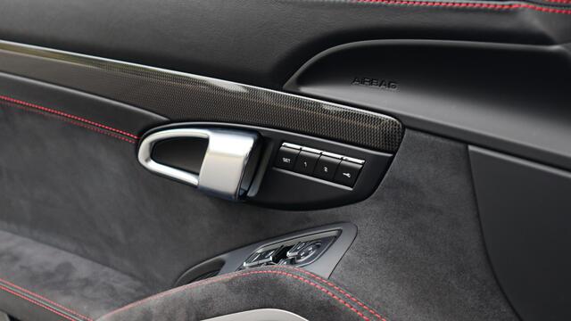Porsche 911 Cabrio 3.0 Carrera GTS | BOSE Sound | Sportuitlaat | Achteruitrijcamera | GTS Interieurpakket karmijnrood