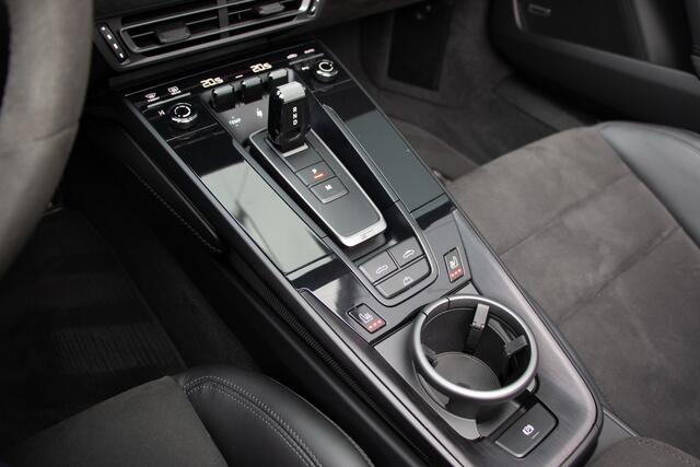 Porsche 911 Cabrio 3.0 Carrera GTS | 480PK | Sportuitlaat | Bose | Sport Chrono | Centerlock | Lane Assist | Centerlock | Ambiance |Alcantara BTW | Led | Camera | Exclusive Design | Stoelverwarming | Keyless | Sportdesign | Alarm | Porsche Approved.
