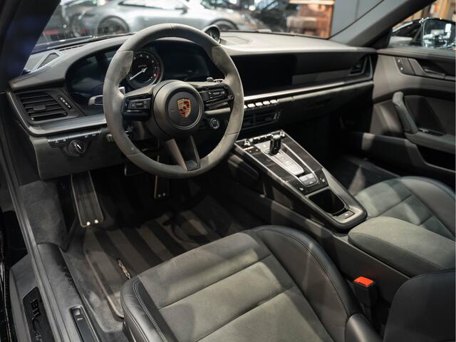 Porsche 911 992 Carrera 4 GTS Pano Bose Sportuitlaat 911 3.0 Carrera 4 GTS Alcantara ACC
