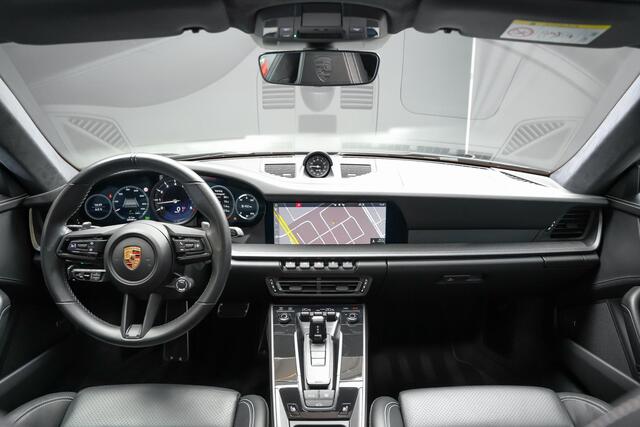 Porsche 911 3.0 Carrera S |porsche design pakket|porsche design sideskirts|achterasbesturing|matrix led koplampen|sport chrono pakket|sportuitlaat|alcantara hemel|panoramadak|360 camera|blind spot|