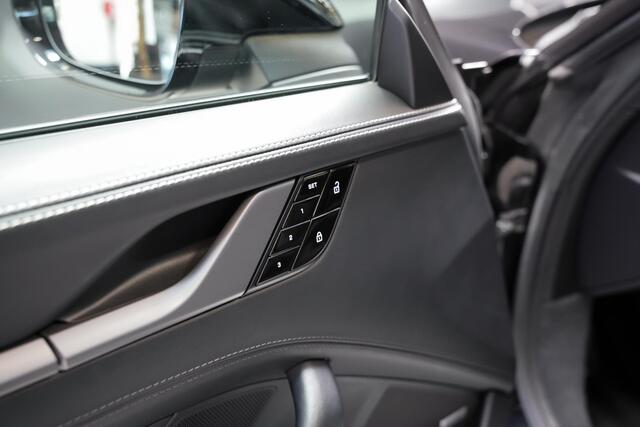 Porsche 911 3.0 Carrera S |porsche design pakket|porsche design sideskirts|achterasbesturing|matrix led koplampen|sport chrono pakket|sportuitlaat|alcantara hemel|panoramadak|360 camera|blind spot|