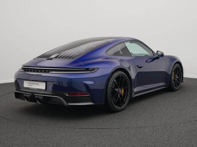 Porsche 911 Carrera 4 GTS