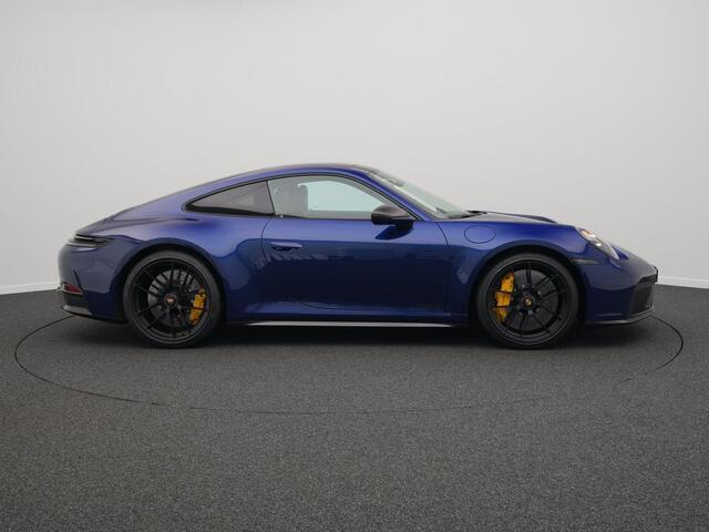 Porsche 911 Carrera 4 GTS