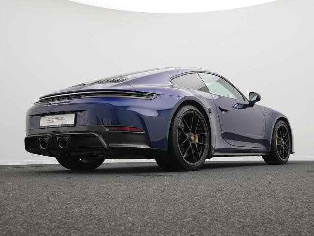 Porsche 911 Carrera 4 GTS