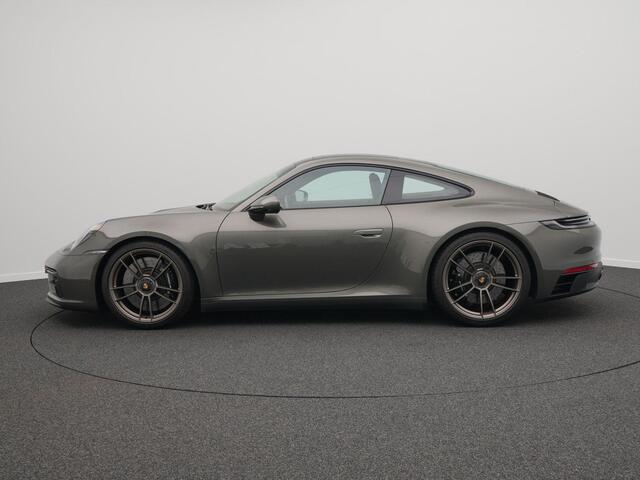 Porsche 911 Carrera 4 GTS