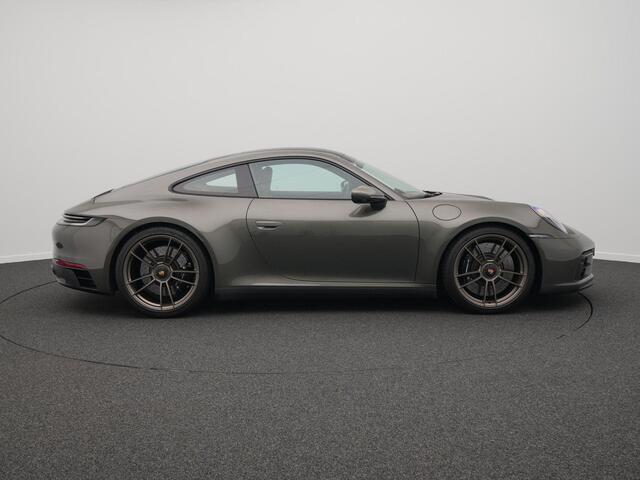 Porsche 911 Carrera 4 GTS