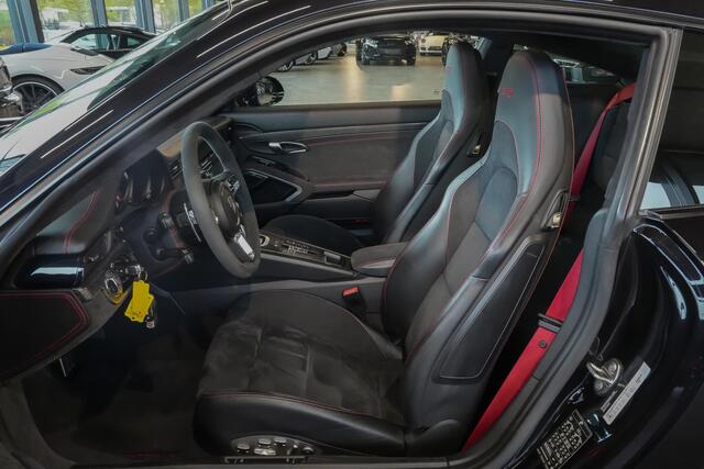 Porsche 911 Carrera 4 GTS 3.0 450pk 991.2 |LED-koplampen|Burmester|lift|sportstoelen 18-voudig|memory|panoramadak|sport chrono|sportuitlaat|carbon spiegels|veel Porsche Exclusive|