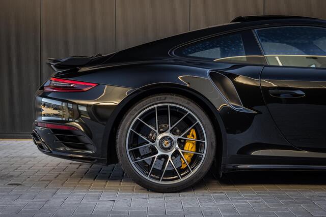 Porsche 911 (991.2) 3.8 Turbo S | NL Auto | 1ste Eigenaar | 580pk | Hefsysteem Vooras | Burmester High-End | Dark Olive Metallic | PDLS+ | Sport Chrono | Sportstoelen Plus 18-Weg ele. verstelbaar | Stoelventilatie | Adaptieve Cruise Control | PASM | PTV Plus |