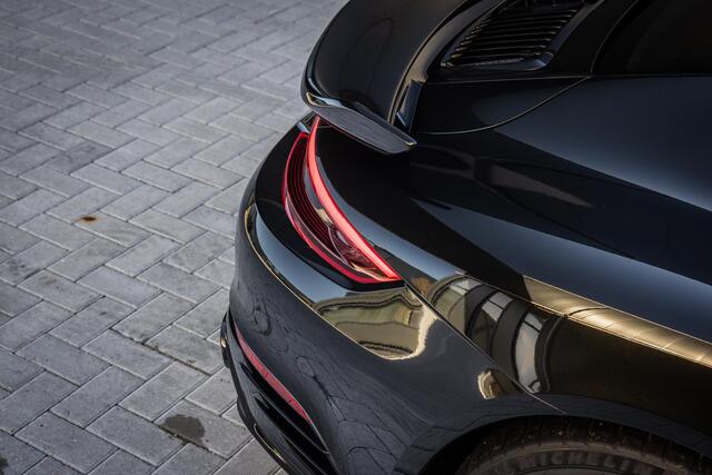 Porsche 911 (991.2) 3.8 Turbo S | NL Auto | 1ste Eigenaar | 580pk | Hefsysteem Vooras | Burmester High-End | Dark Olive Metallic | PDLS+ | Sport Chrono | Sportstoelen Plus 18-Weg ele. verstelbaar | Stoelventilatie | Adaptieve Cruise Control | PASM | PTV Plus |