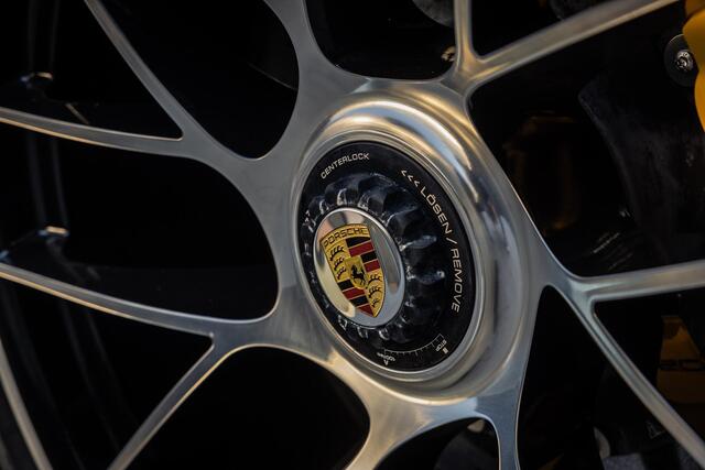 Porsche 911 (991.2) 3.8 Turbo S | NL Auto | 1ste Eigenaar | 580pk | Hefsysteem Vooras | Burmester High-End | Dark Olive Metallic | PDLS+ | Sport Chrono | Sportstoelen Plus 18-Weg ele. verstelbaar | Stoelventilatie | Adaptieve Cruise Control | PASM | PTV Plus |