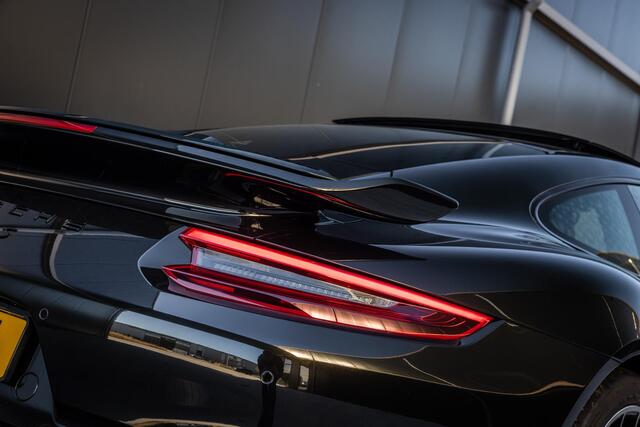 Porsche 911 (991.2) 3.8 Turbo S | NL Auto | 1ste Eigenaar | 580pk | Hefsysteem Vooras | Burmester High-End | Dark Olive Metallic | PDLS+ | Sport Chrono | Sportstoelen Plus 18-Weg ele. verstelbaar | Stoelventilatie | Adaptieve Cruise Control | PASM | PTV Plus |