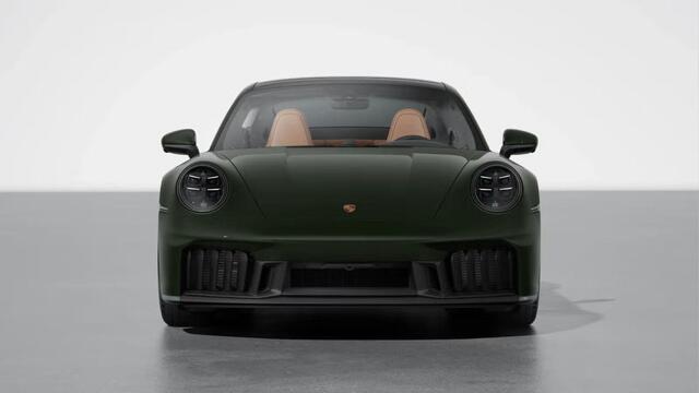Porsche 911 Carrera 4 GTS - Paint to Sample