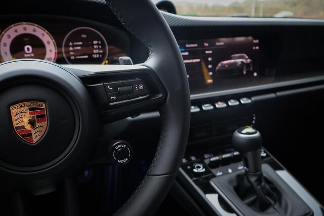 Porsche 911 4.0 GT3 Touring | 992.2 FACELIFT | LIFT | CARBON DAK | ACHTERASBESTURING | YELLOW DETAILS | BOSE AUDIO | CRHONO PACKAGE | STOELVERWARMING | ACHTERUITRIJCAMERA | SUÉDE DETAILS |