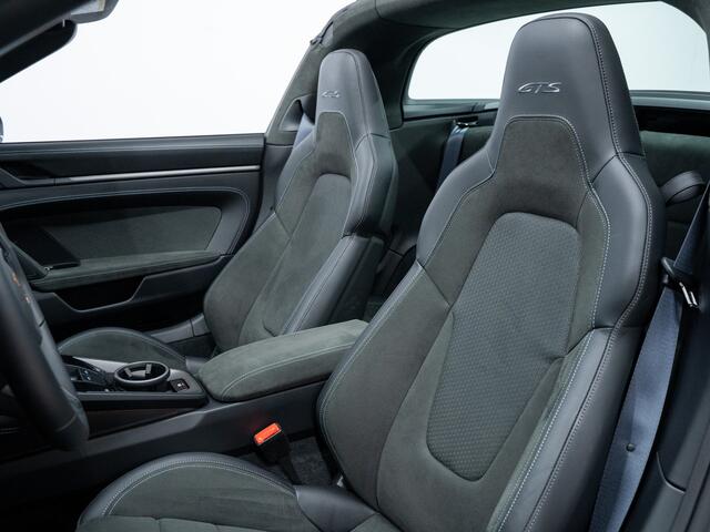 Porsche 911 T-Hybrid Targa 4 GTS