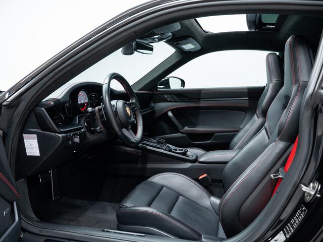 Porsche 911 Carrera 4 GTS