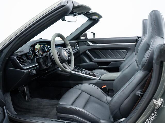 Porsche 911 Carrera 4 GTS Cabriolet