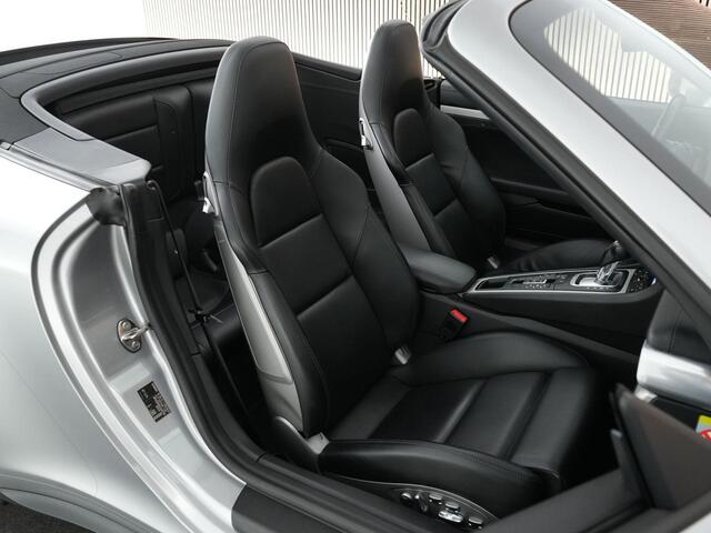 Porsche 911 Carrera 4 GTS 3.0 450pk Cabrio |sportuitlaat|sportchrono|Bose|PDLS+|Apple Carplay|18-voudige stoelen|parkeer camera|stoelverwarming|