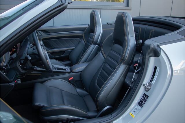 Porsche 911 Cabrio 3.0 Carrera GTS 480PK | Handgeschakeld | Keramische | NL Auto | Burmester | Lift | ACC | PDCC | 360 Camera | Exclusive Manufaktur | Sportuitlaat | PDLS | Achterasbesturing | Stoelventilatie + Verwaring | Stuurverwarming | Memory | Sport-Chrono | L