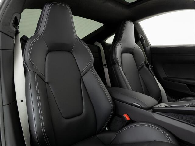 Porsche 911 Carrera 4 GTS