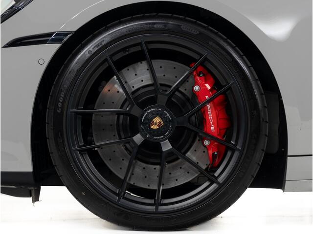 Porsche 911 Carrera 4 GTS