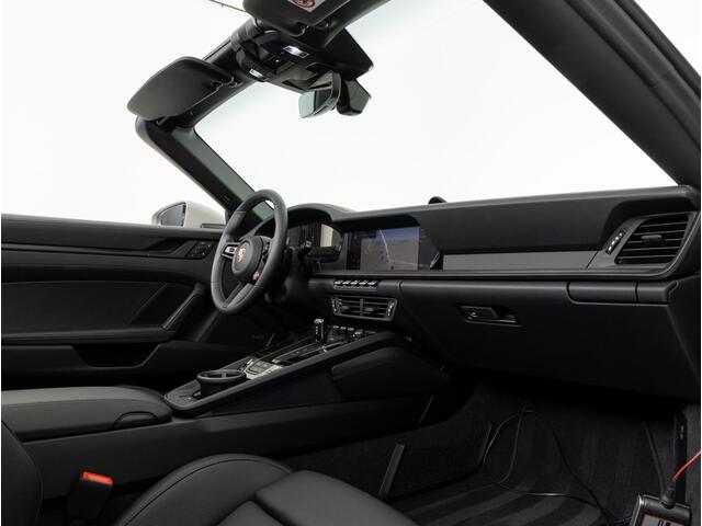 Porsche 911 Carrera 4 GTS Cabriolet