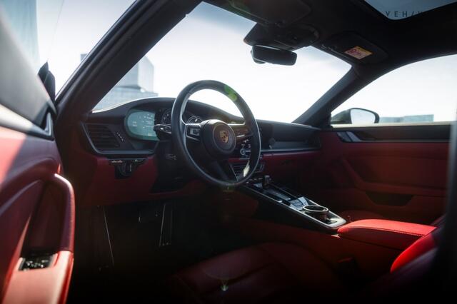 Porsche 992 PDK 992 Aventuringruen - Elektrisch glazen dak - Sport Chrono