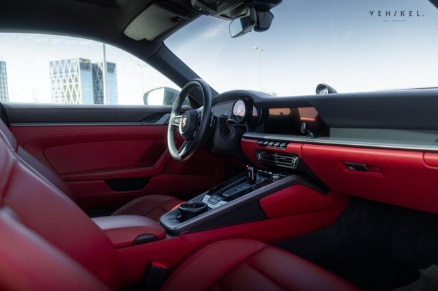 Porsche 992 PDK 992 Aventuringruen - Elektrisch glazen dak - Sport Chrono