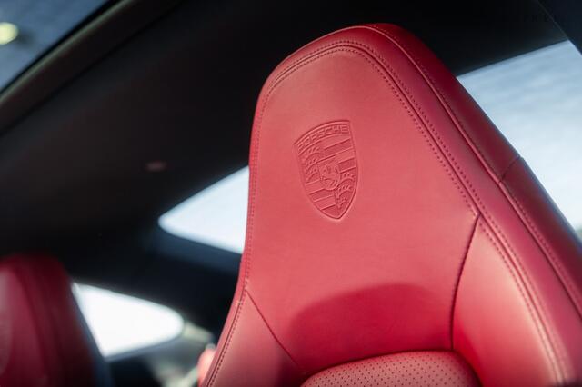 Porsche 992 PDK 992 Aventuringruen - Elektrisch glazen dak - Sport Chrono