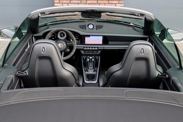 Porsche 992 911 Cabrio 3.8 Turbo S | Keramisch | Vierwielbesturing | Burmester High End | Adaptive Cruise Control | Liftsysteem | Sport Chrono | 18-wegs Memory | PASM | Sportuitlaat |