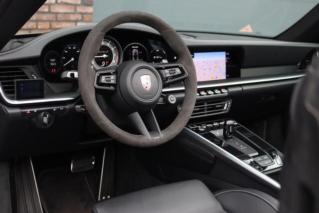 Porsche 992 911 Cabrio 3.8 Turbo S | Keramisch | Vierwielbesturing | Burmester High End | Adaptive Cruise Control | Liftsysteem | Sport Chrono | 18-wegs Memory | PASM | Sportuitlaat |