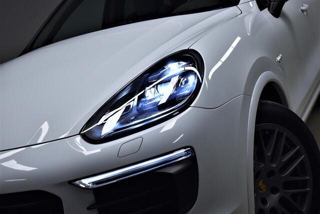 Porsche CAYENNE 3.0 S 416pk E-Hybrid Sport Chrono Org.NL Dealer OH Pano/Bose/Luchtvering/Carplay/Xenon/Navi/Led/Leer