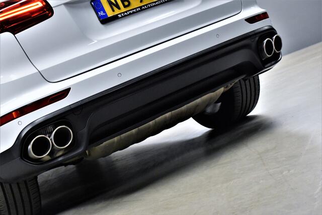Porsche CAYENNE 3.0 S 416pk E-Hybrid Sport Chrono Org.NL Dealer OH Pano/Bose/Luchtvering/Carplay/Xenon/Navi/Led/Leer