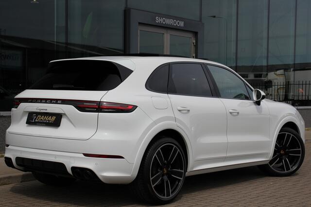 Porsche CAYENNE 3.0 | SportDesign | Pano | Luchtvering | Adaptief cruise control | 22" | 340PK
