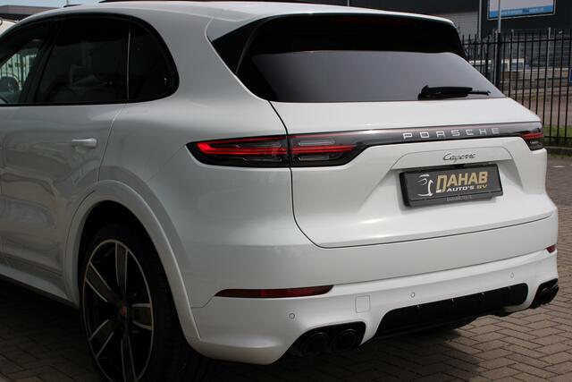 Porsche CAYENNE 3.0 | SportDesign | Pano | Luchtvering | Adaptief cruise control | 22" | 340PK